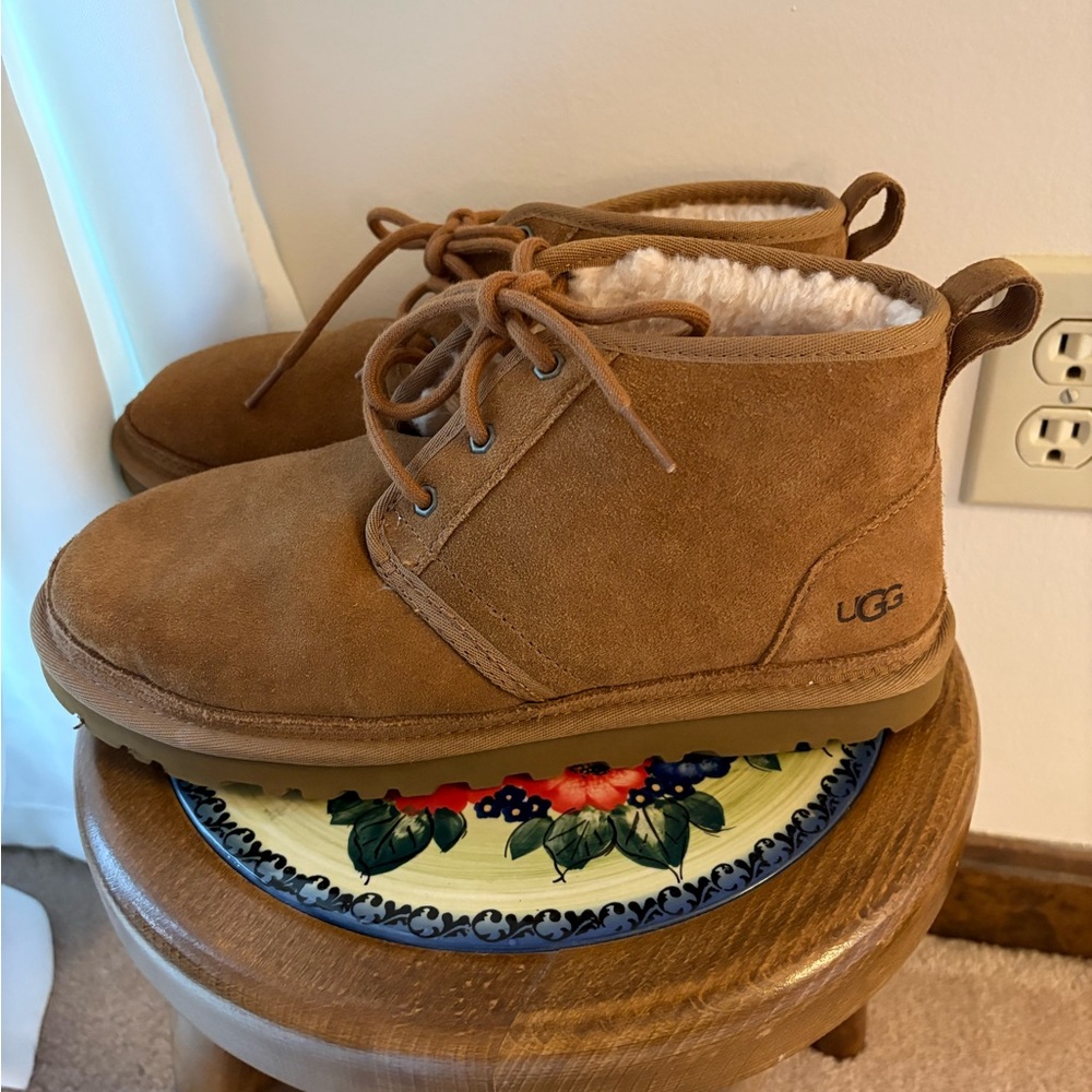 UGG Men’s Neumel - Size 9